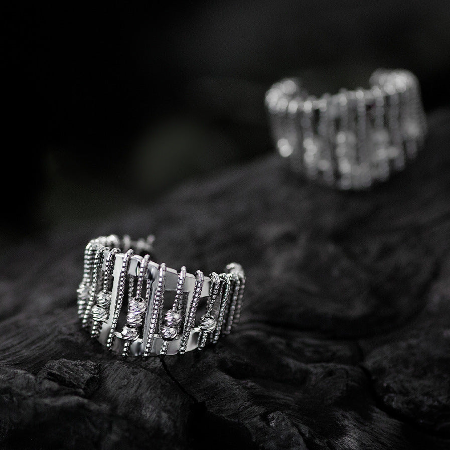 Durchbrochener, perlenbesetzter, verstellbarer Ring