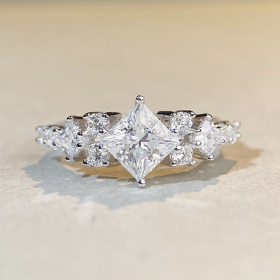 Cressida Lumere Ring | Weißgold