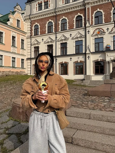 Kamille | Kurze Damenjacke aus kamelfarbenem Wildleder mit Reißverschluss