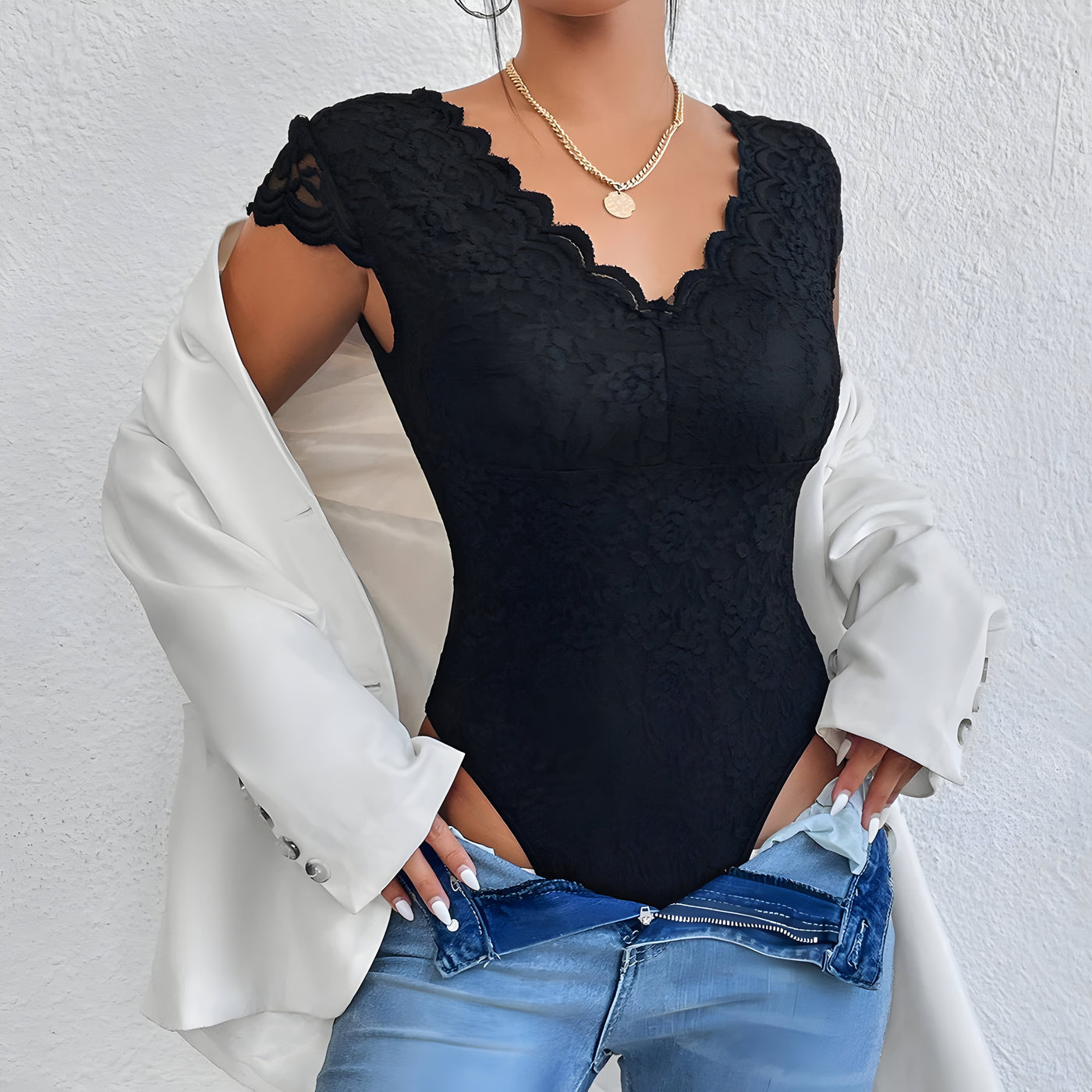 Tamara | Figurbetonte Spitzenbodys mit V-Ausschnitt