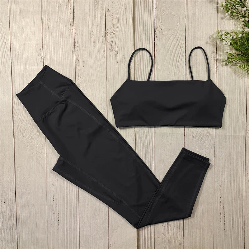 Set mit Hochgeschnittenen Leggings und Kurzen Ärmeln