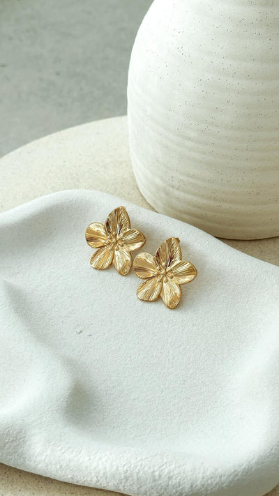 Lexi Gold Plated Flower Earrings – Elegante Blumensooden für Jeden Anlass