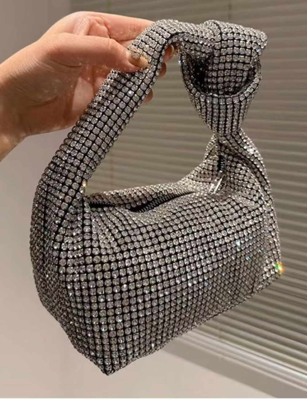 Glänzende Mini-Tasche