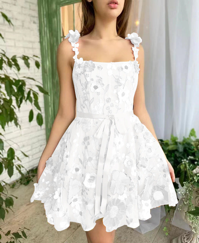 Brisa | Sommerkleid mit geprägter Blumenstickerei