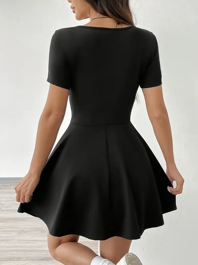 Gudrun – Schickes Skaterkleid mit integrierten Shorts und Tasche