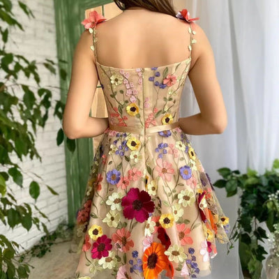 Brisa | Sommerkleid mit geprägter Blumenstickerei