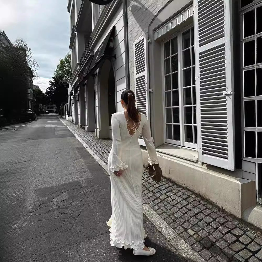 Teresa - Gerafftes langes Kleid mit Rüschen und raffiniertem Stil