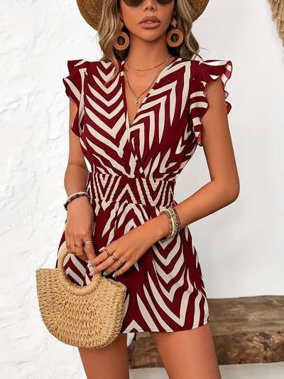 Alona – Schicker Strampler mit Chevron-Muster und Flügelärmeln