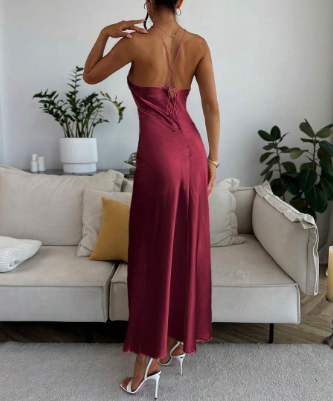 Daniela - Langes Satinkleid mit Blumendetails