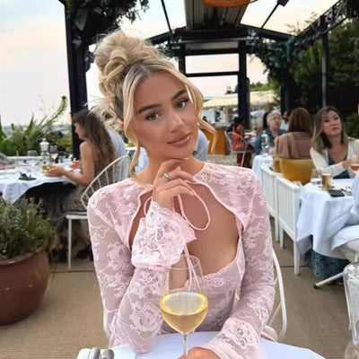 Isidora - Kurzes Spitzenkleid mit langen Ärmeln