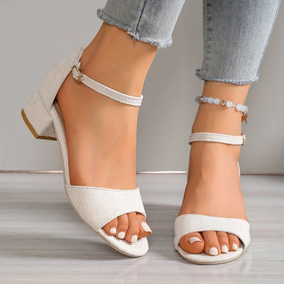 Tirellea – Elegante Sandalen mit niedrigem Blockabsatz und Knöchelriemen