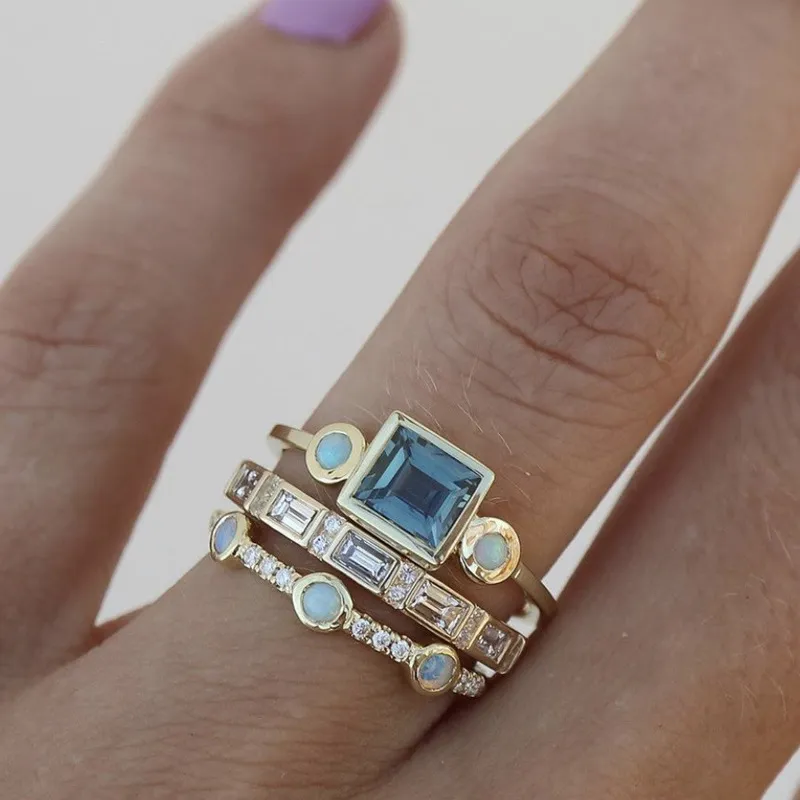 Mehrteiliges Vintage-Ring-Set mit blauen Kristallen