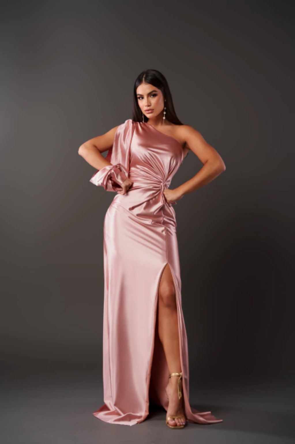 Solène – Elegantes One-Shoulder-Satinkleid für unvergessliche Auftritte