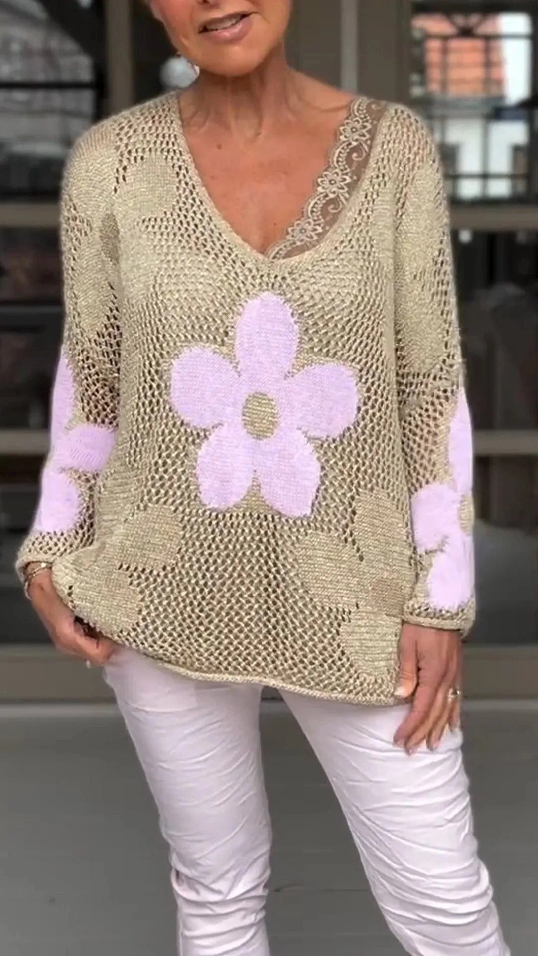 V-Ausschnitt-Strickbluse mit Blumenmuster
