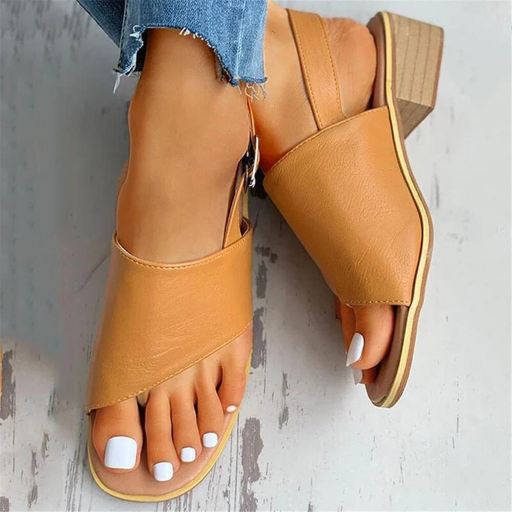 Isabelline – Minimalistische Slingback-Sandalen mit Blockabsatz