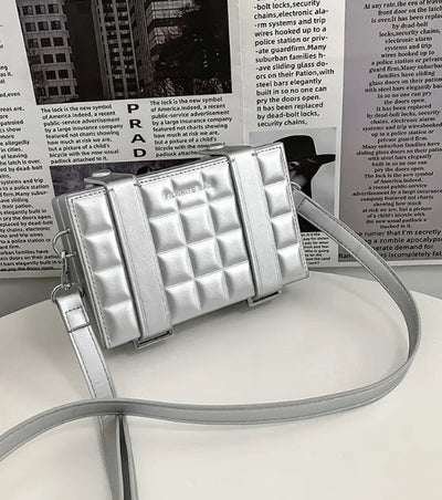 Blake Boxförmige Umhängetasche für Damen – Kompakt, Verstellbarer Gurt, Schwarz von Fadenburg