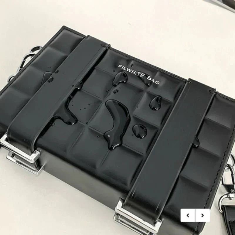 Blake Boxförmige Umhängetasche für Damen – Kompakt, Verstellbarer Gurt, Schwarz von Fadenburg