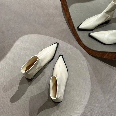 Lucille Spitz Zulaufende Stiefeletten