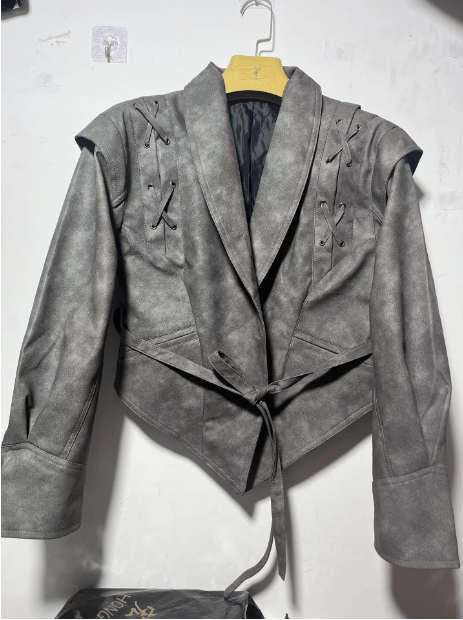 Madonna Lederjacke mit Bindegürtel