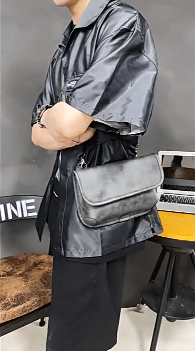 Rodney Klappe Leder-Umhängetasche Schwarz für Damen – Kompakt, Elegant & Verstellbarer Träger