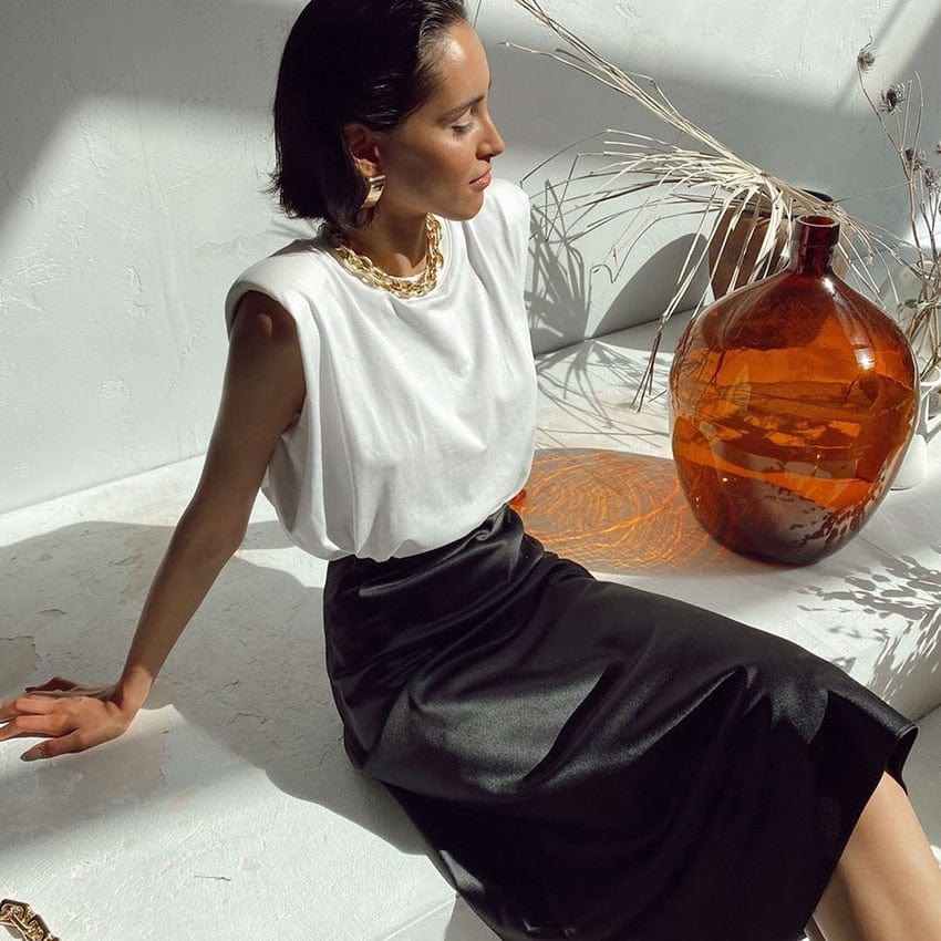 Unifarbener Satin-Midirock