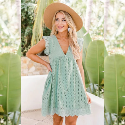 OLIVINHA | Sommerliches Spitzenkleid mit Shorts und Taschen